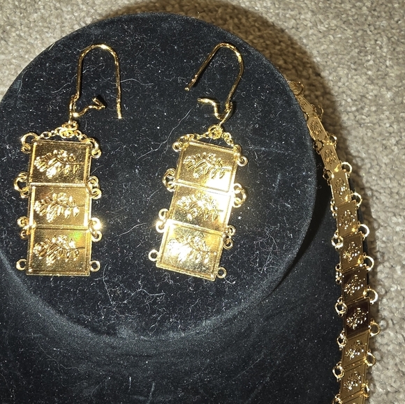 21kgp Dubai Jewelry Elegant Gold Necklace and Earring Set - Picture 4 of 8